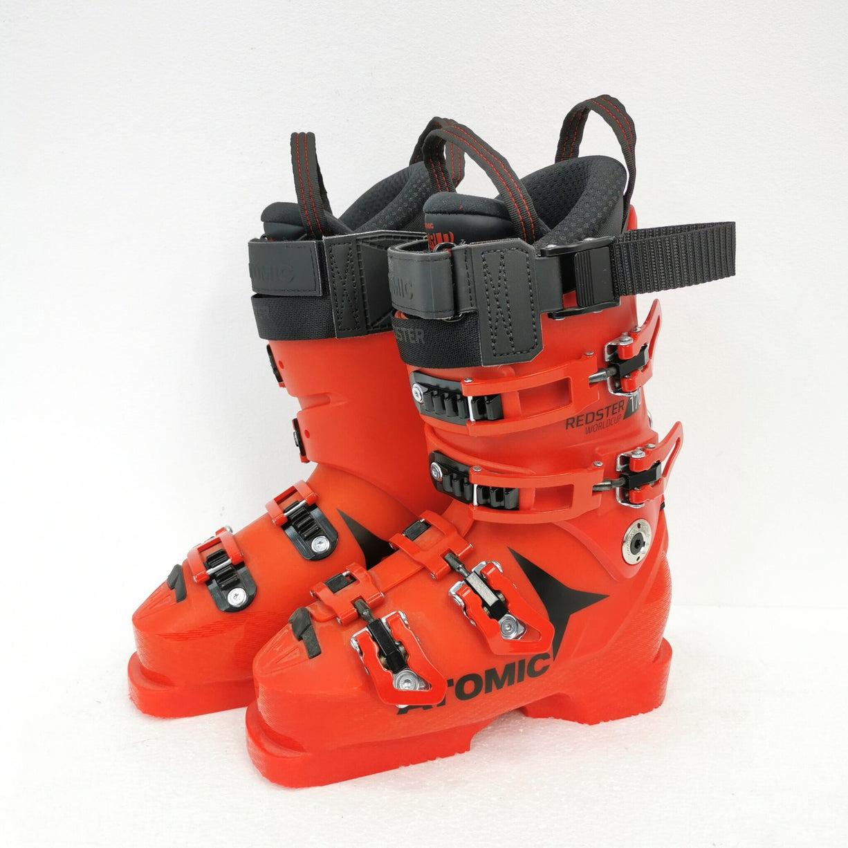 Clapari ski noi Atomic Redster WorldCup 170, marime 34-35 EU, 22-22,5 mondo — vedere 1 din 4