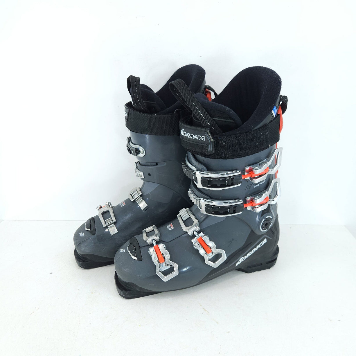 Clapari ski sh Nordica Sport Machine 90, marime 42.5 Eu, 27.5 mondo — vedere 1 din 4